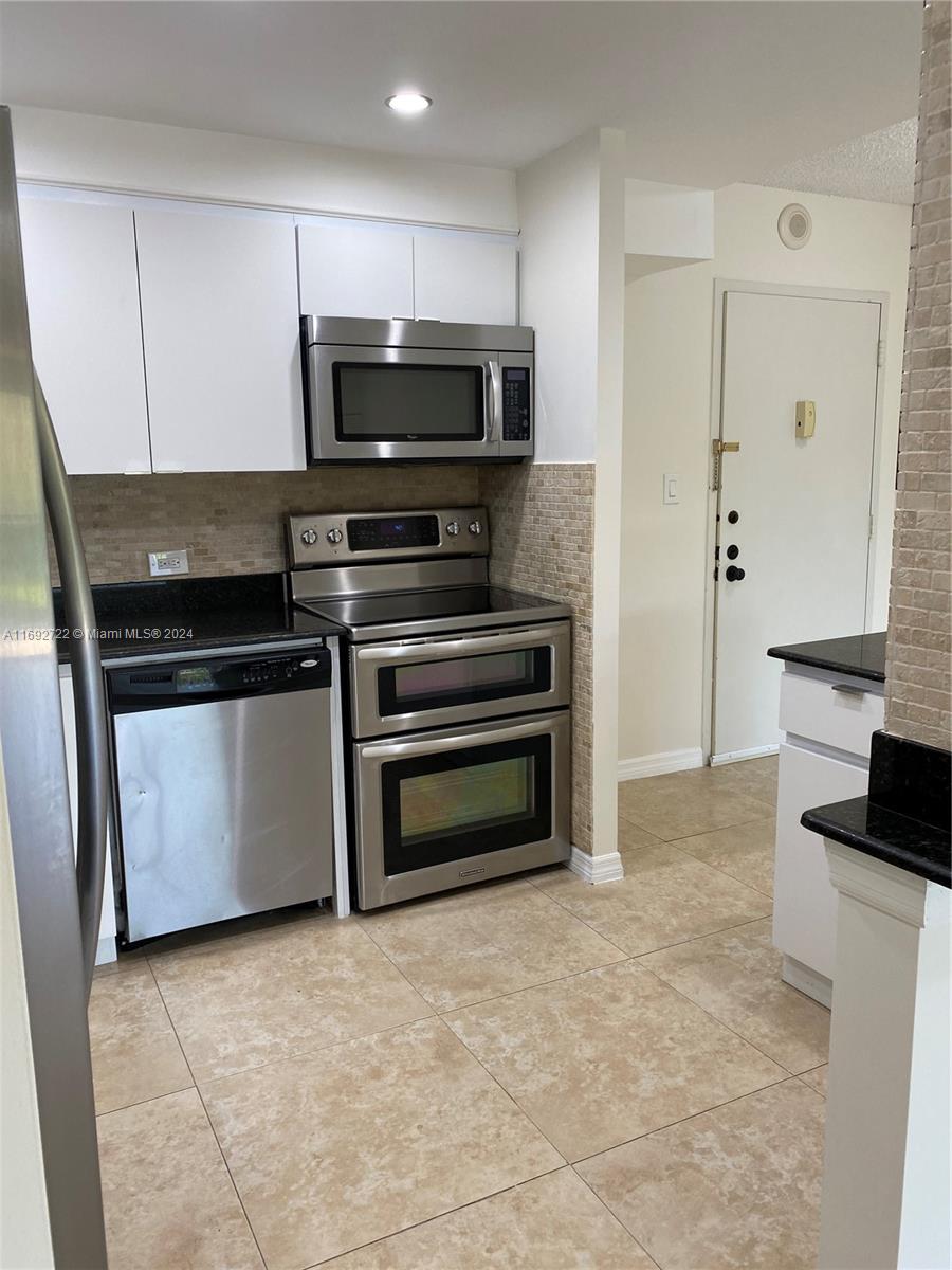 RUNAWAY BAY CONDO - Residential