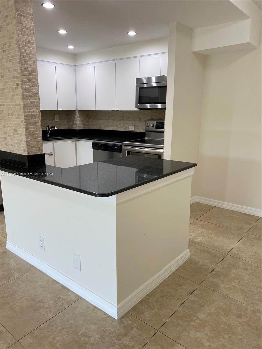 RUNAWAY BAY CONDO - Residential