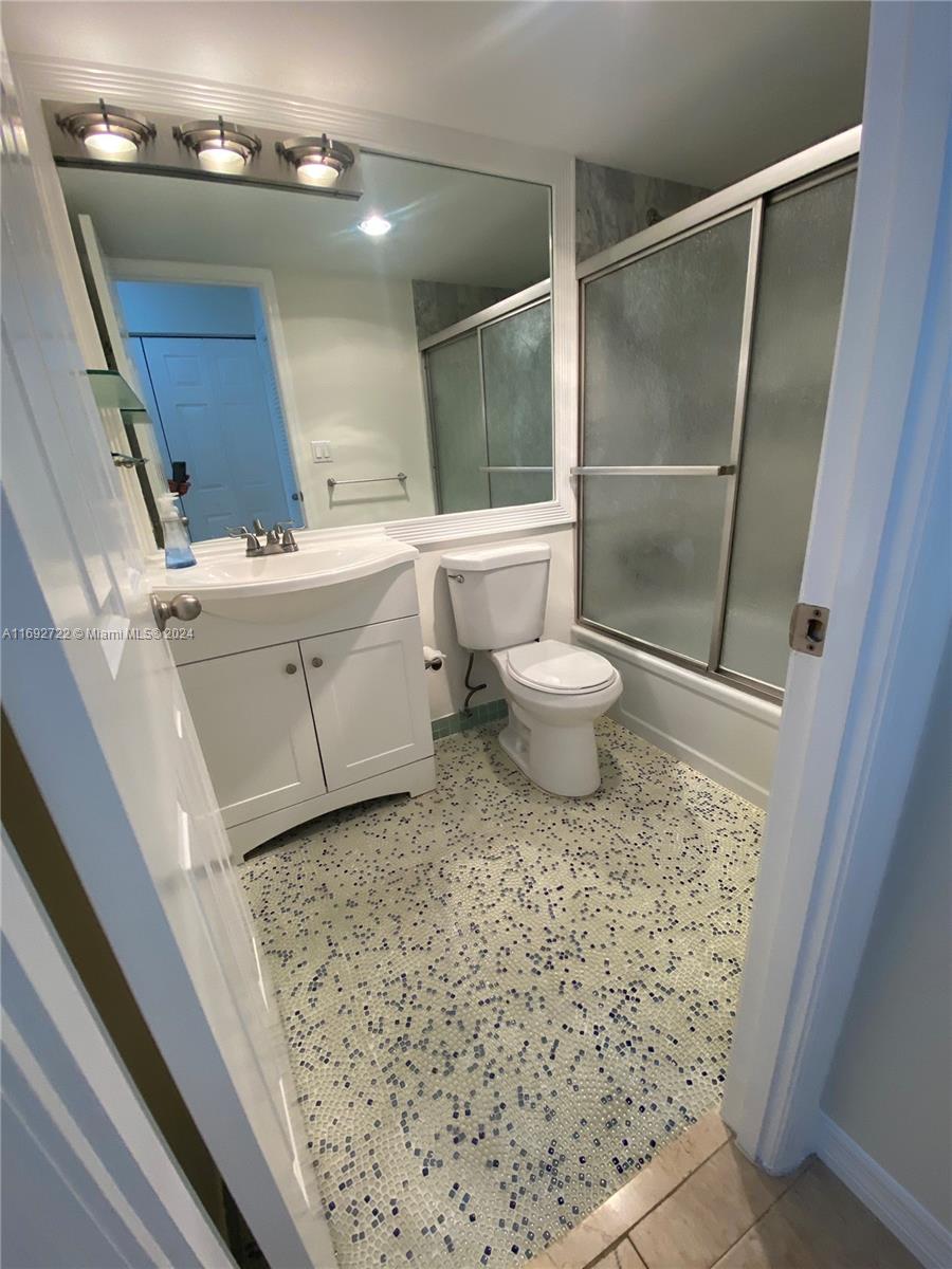 RUNAWAY BAY CONDO - Residential