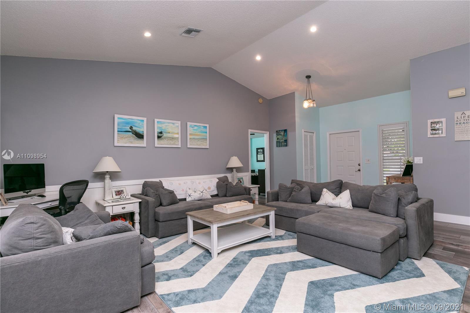 HAWKES BLUFF - Residential