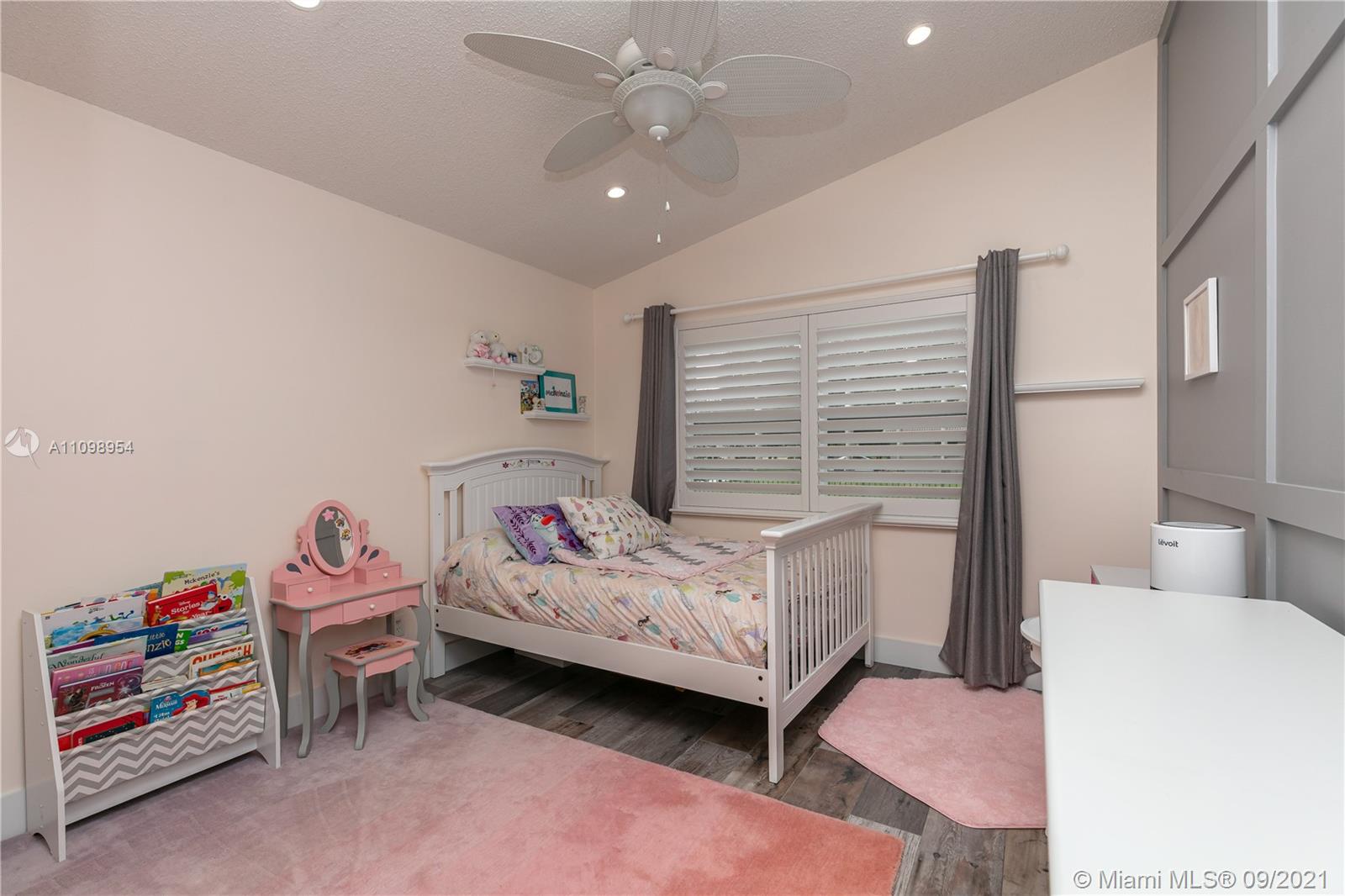 HAWKES BLUFF - Residential