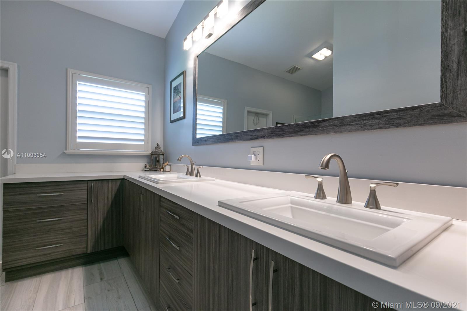 HAWKES BLUFF - Residential