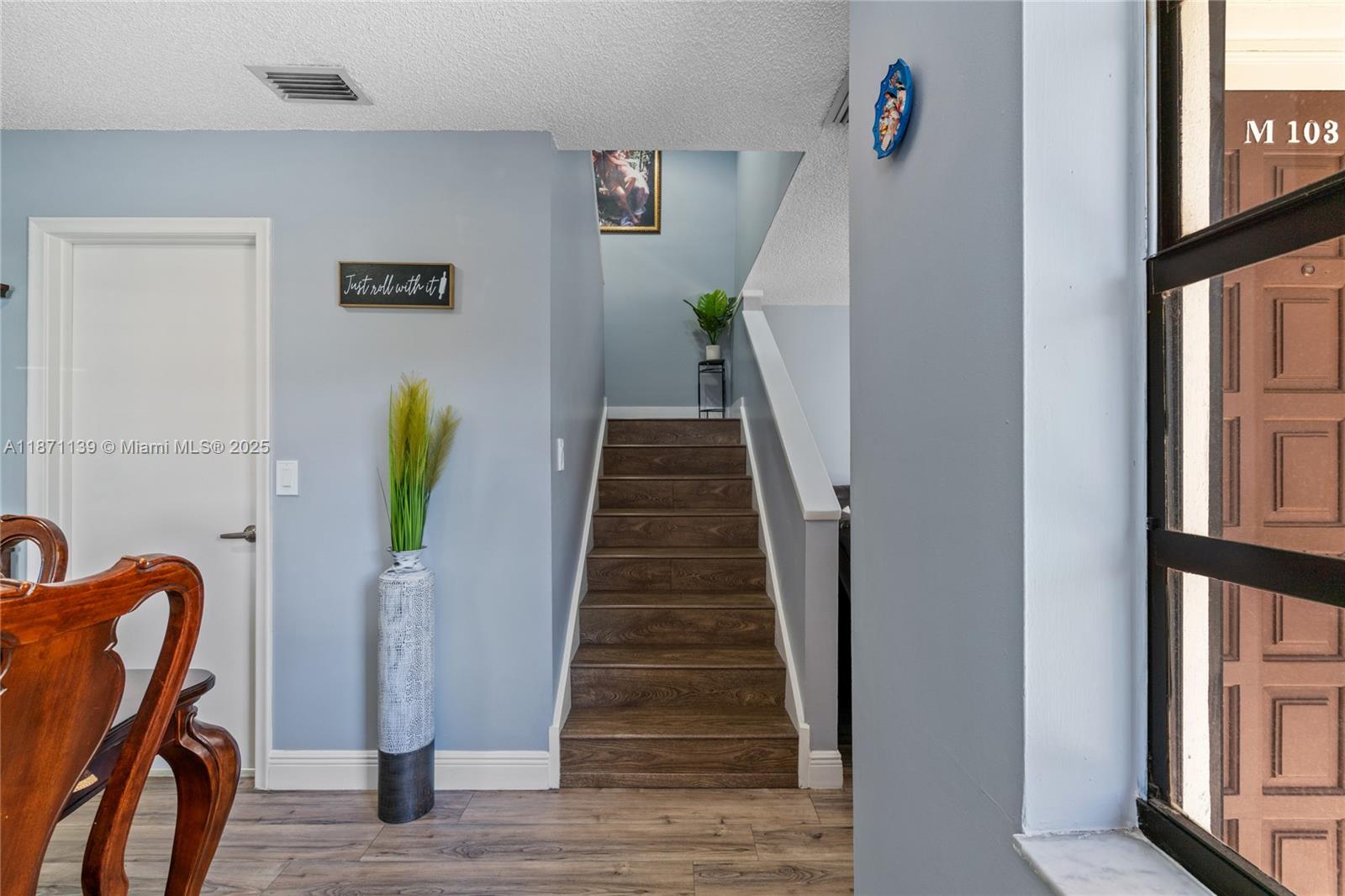 KENDALL LKS E LAKEVIEW TH - Residential