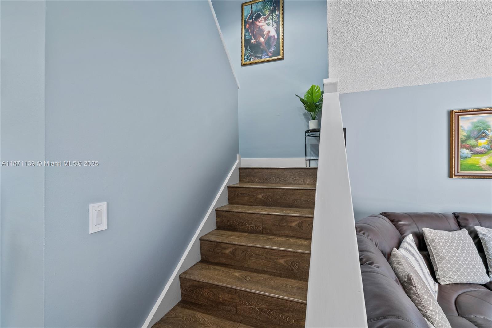 KENDALL LKS E LAKEVIEW TH - Residential