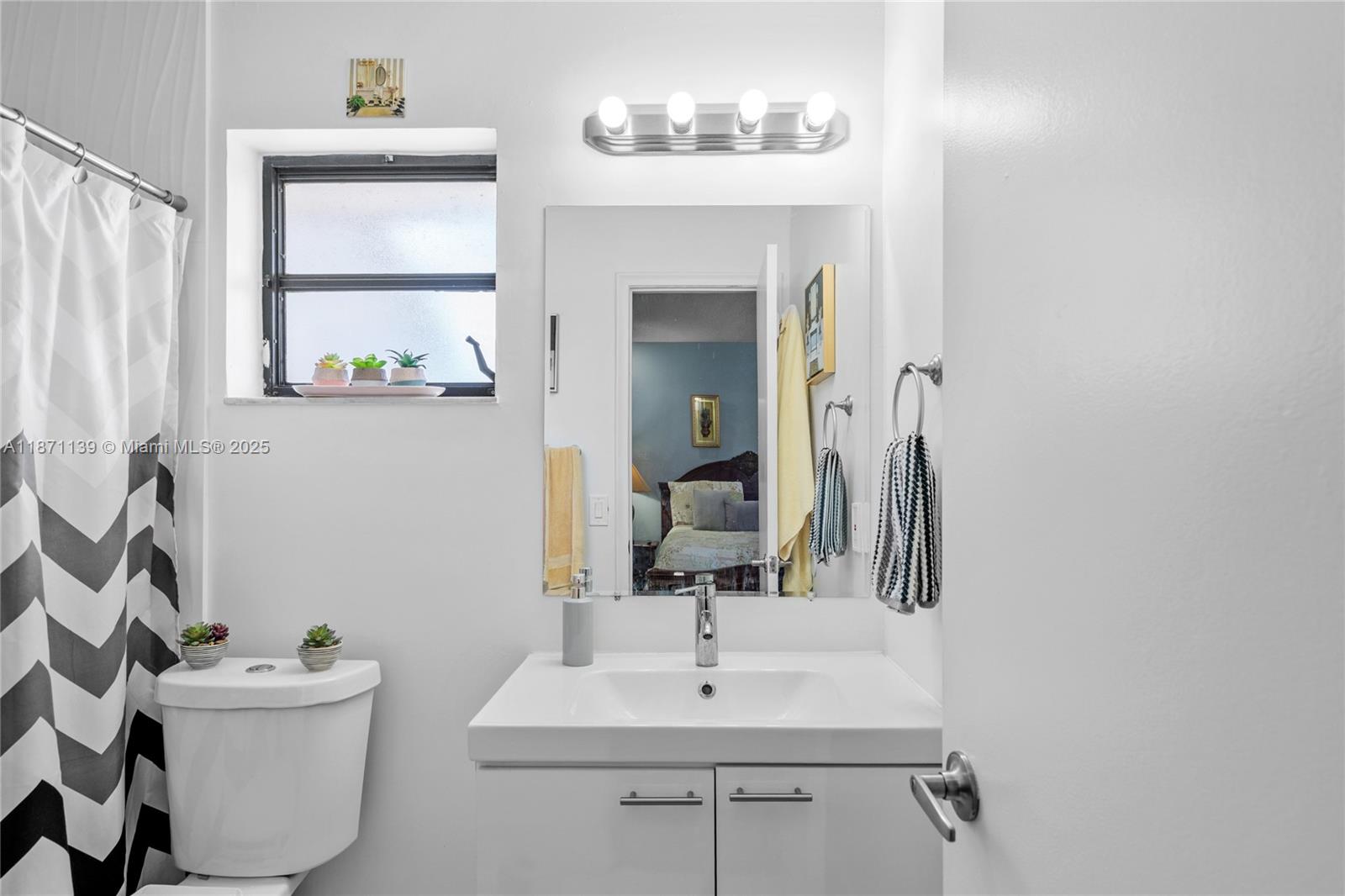 KENDALL LKS E LAKEVIEW TH - Residential