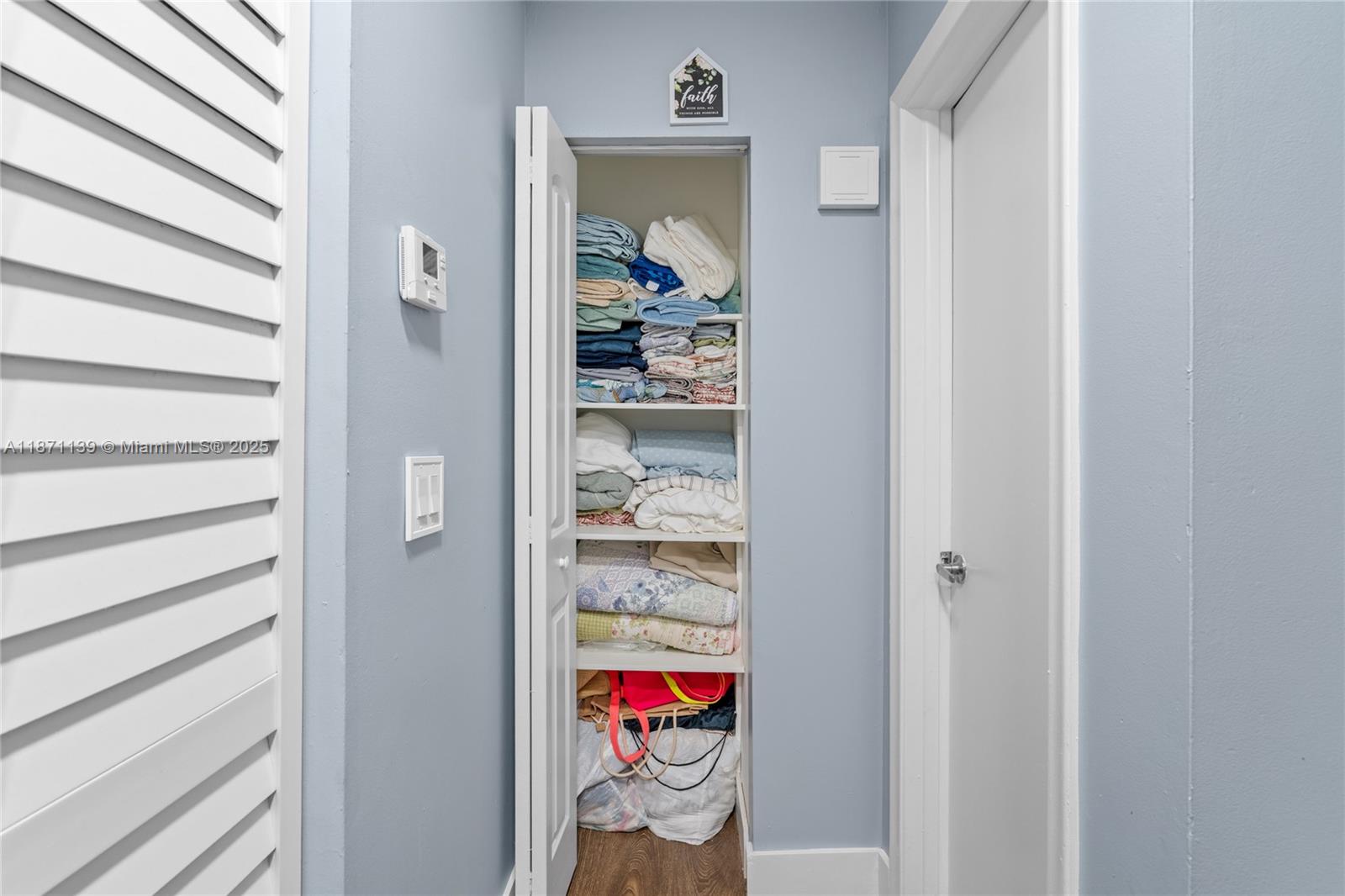 KENDALL LKS E LAKEVIEW TH - Residential