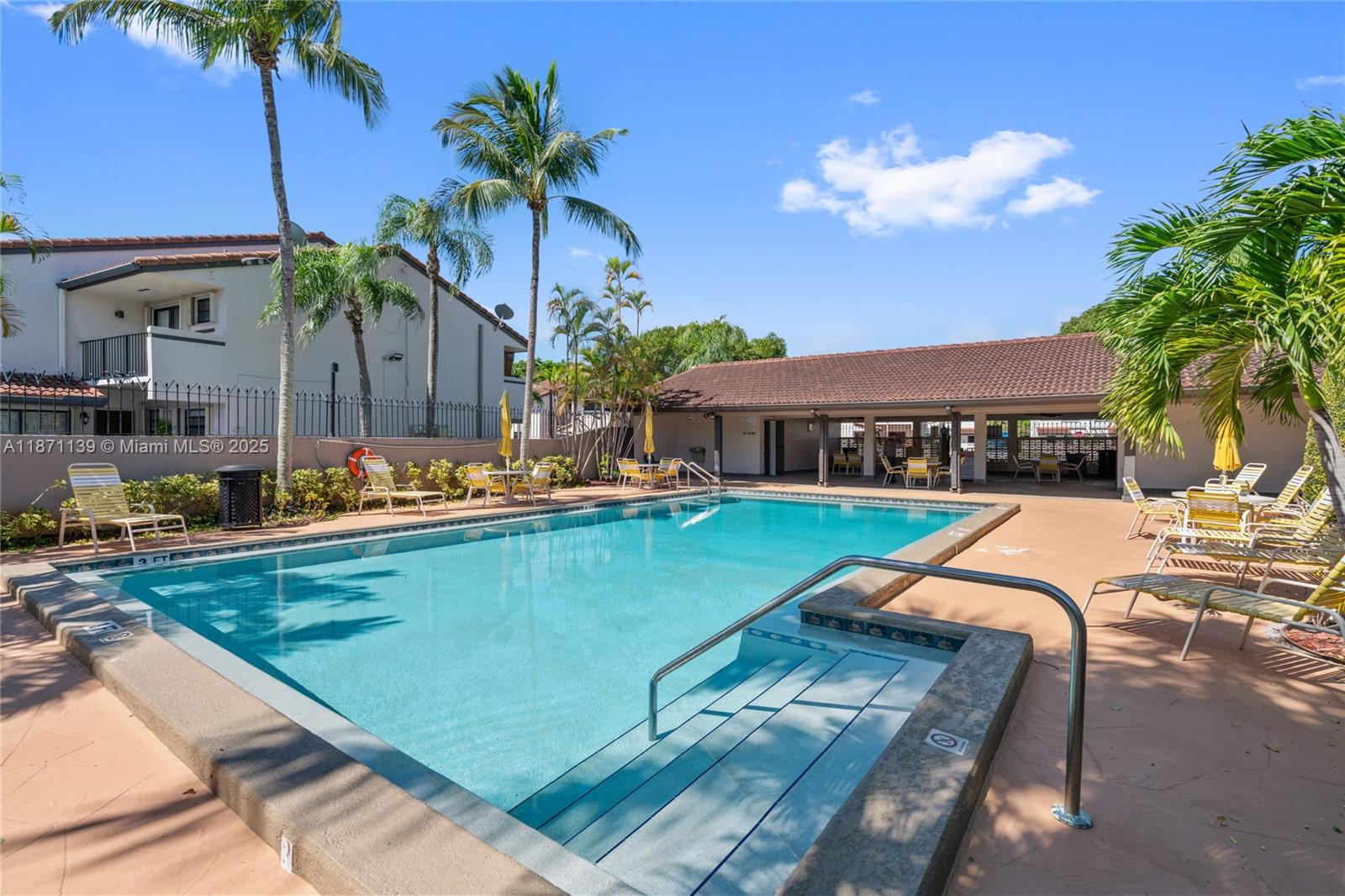 KENDALL LKS E LAKEVIEW TH - Residential