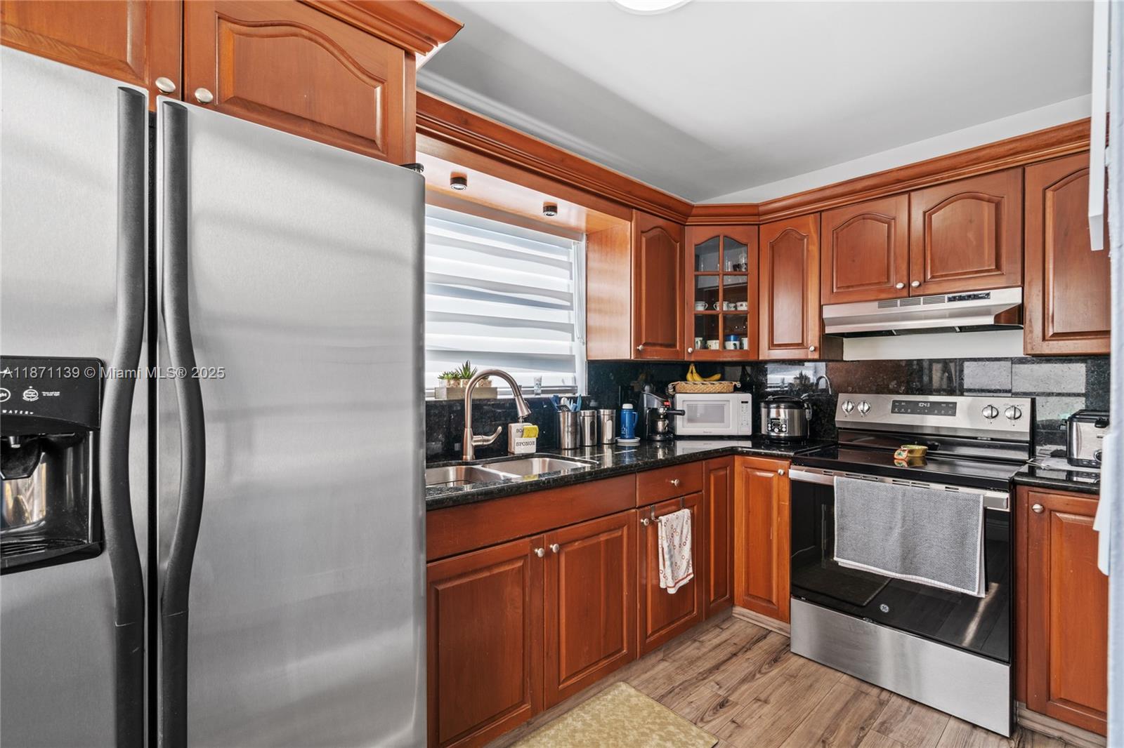 KENDALL LKS E LAKEVIEW TH - Residential