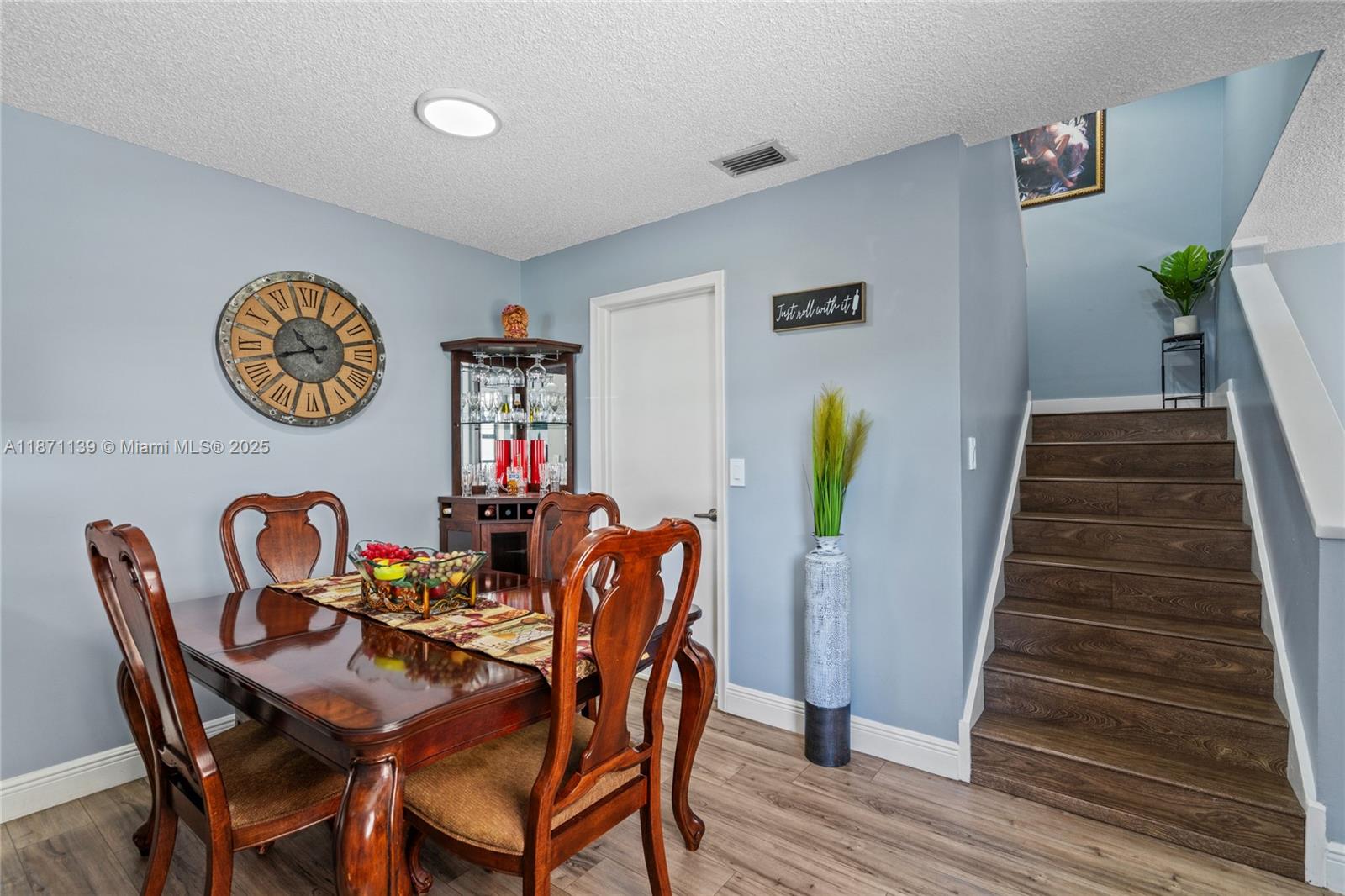 KENDALL LKS E LAKEVIEW TH - Residential