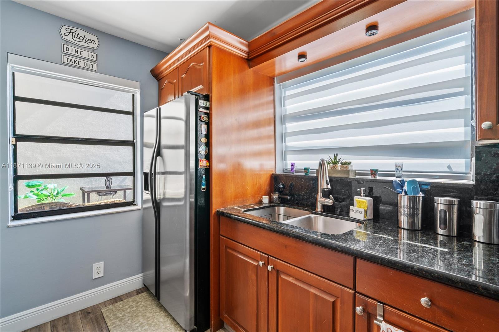 KENDALL LKS E LAKEVIEW TH - Residential