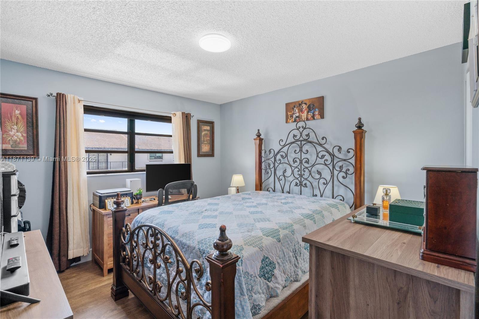 KENDALL LKS E LAKEVIEW TH - Residential