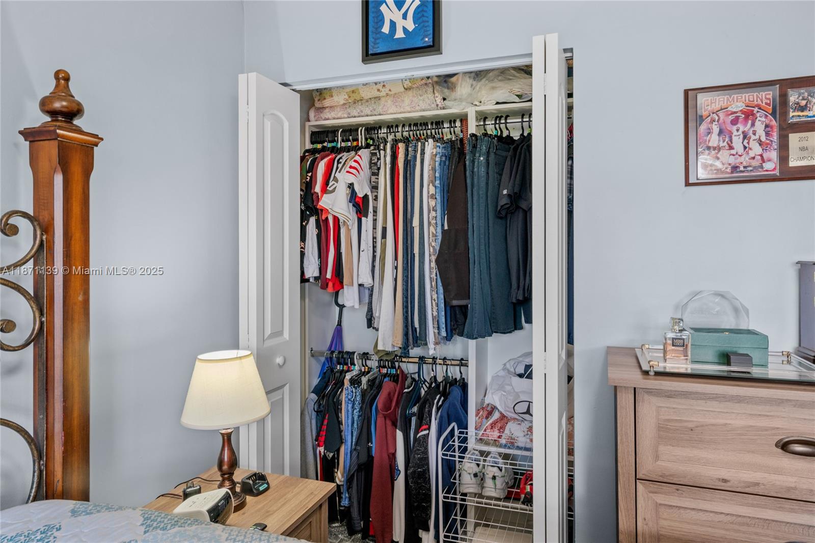 KENDALL LKS E LAKEVIEW TH - Residential