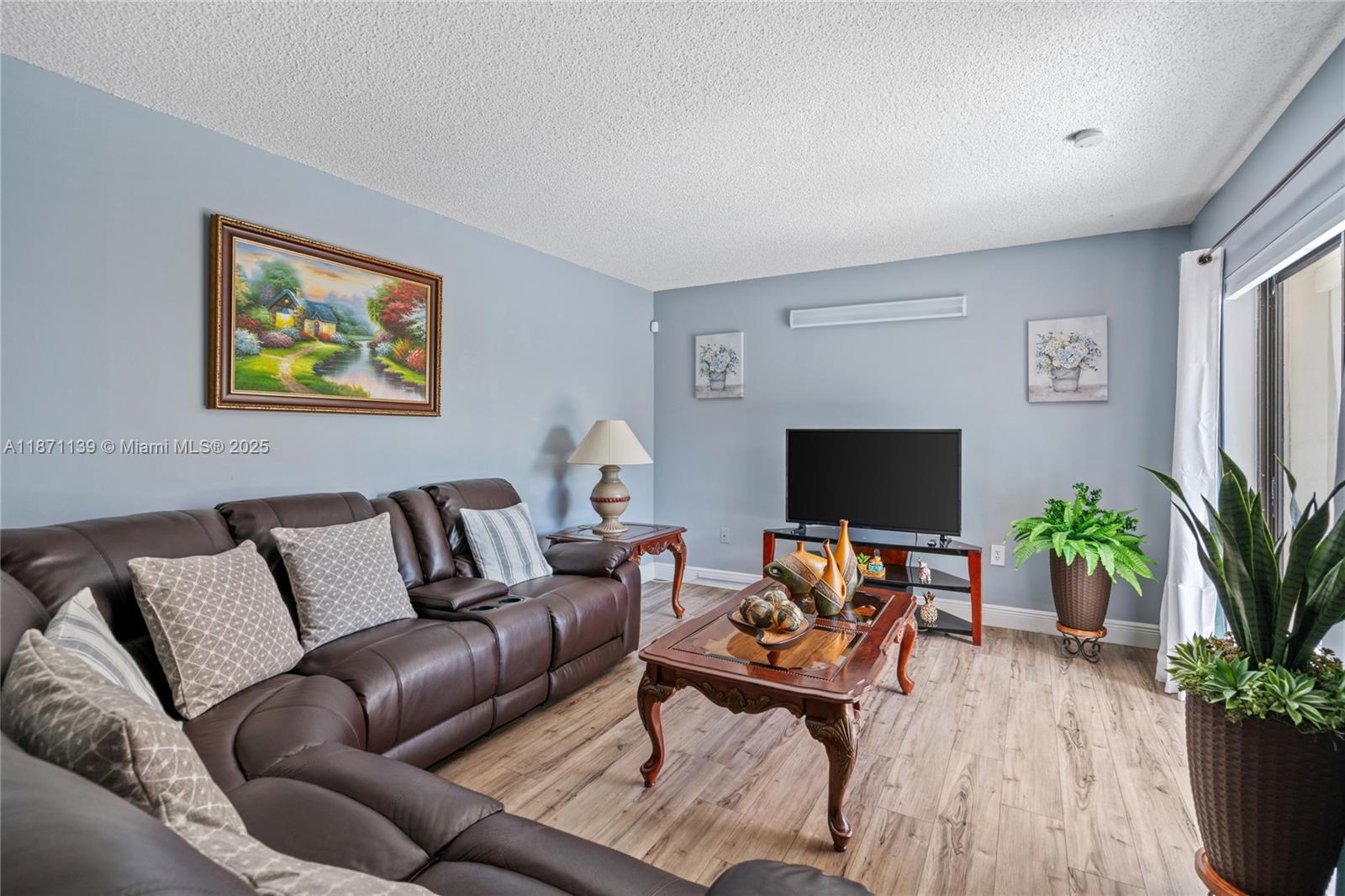 KENDALL LKS E LAKEVIEW TH - Residential