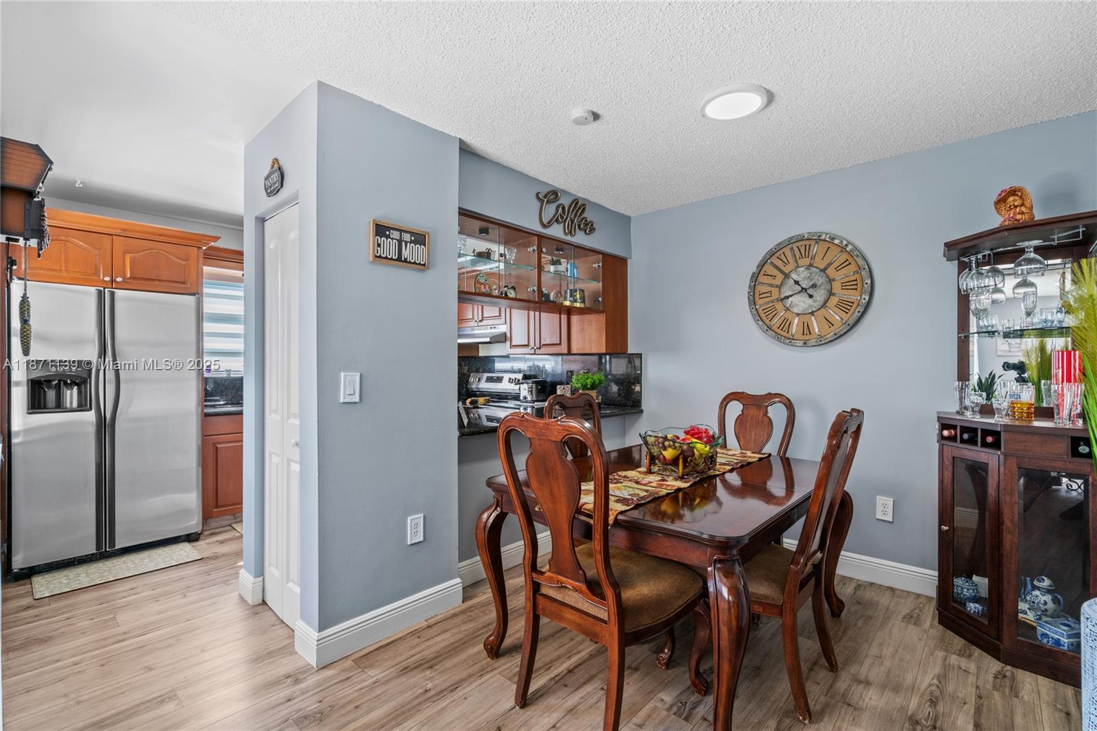 KENDALL LKS E LAKEVIEW TH - Residential