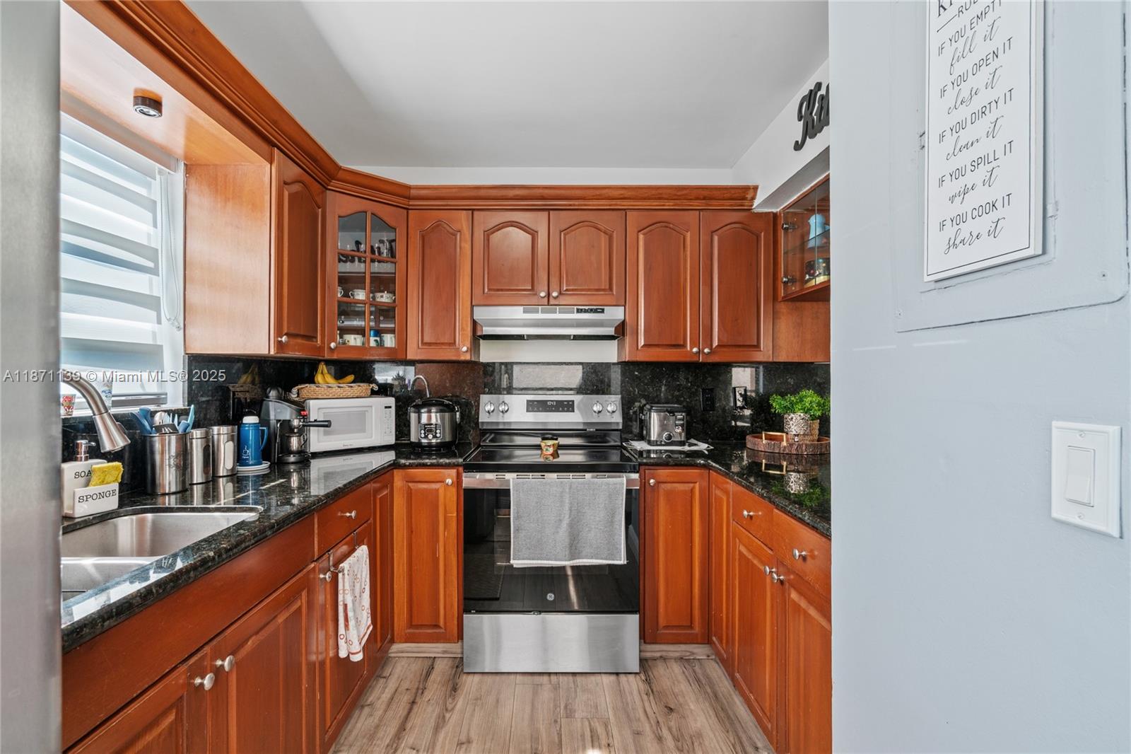 KENDALL LKS E LAKEVIEW TH - Residential