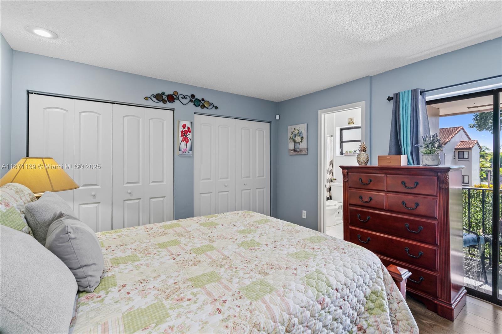 KENDALL LKS E LAKEVIEW TH - Residential