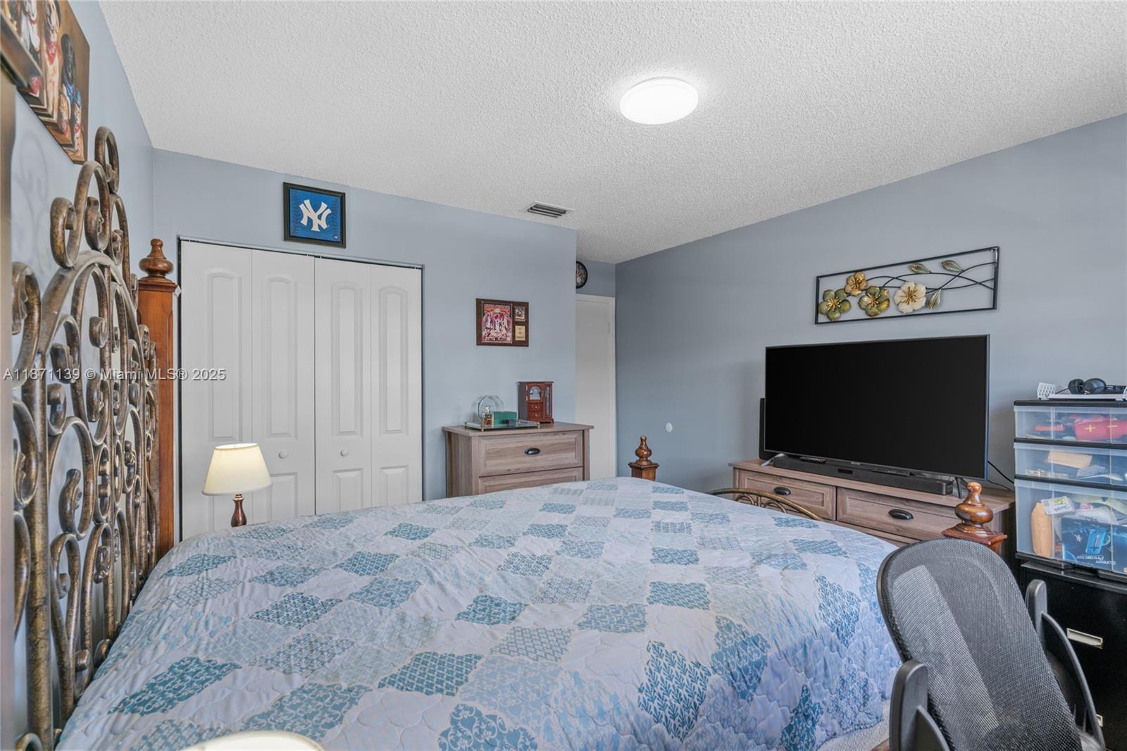 KENDALL LKS E LAKEVIEW TH - Residential