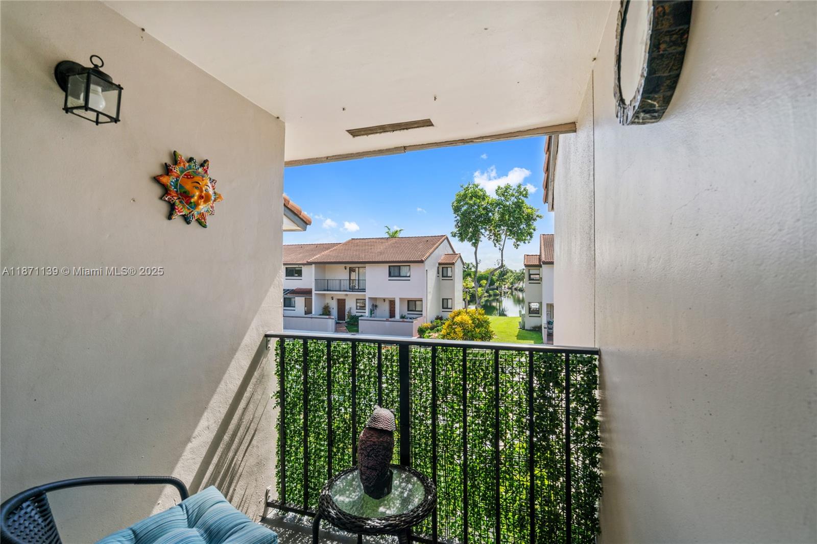 KENDALL LKS E LAKEVIEW TH - Residential