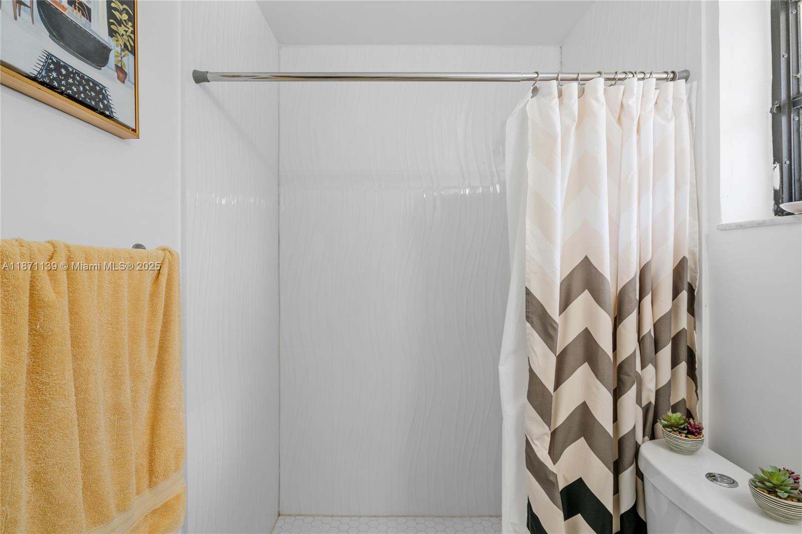 KENDALL LKS E LAKEVIEW TH - Residential