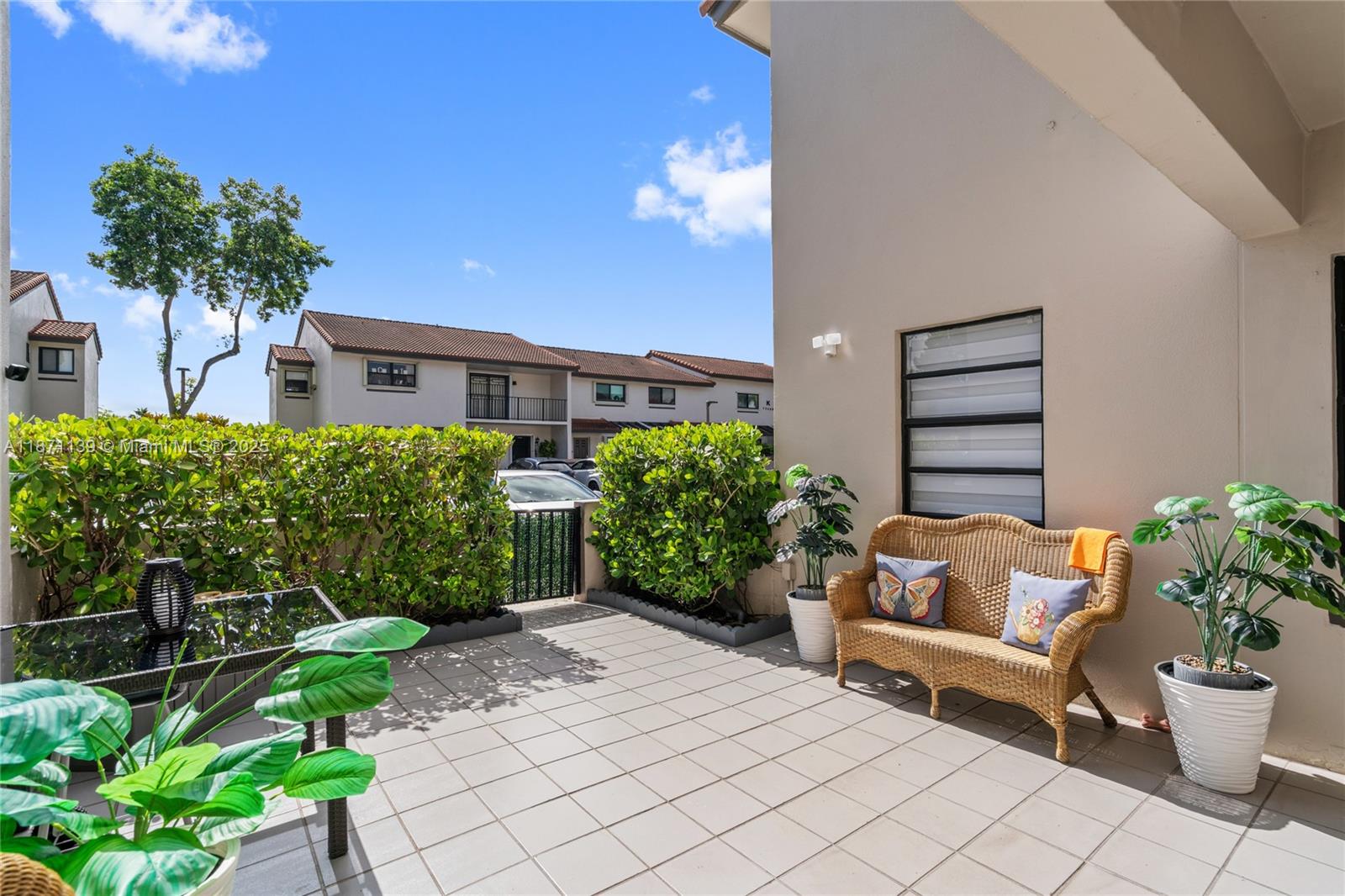 KENDALL LKS E LAKEVIEW TH - Residential