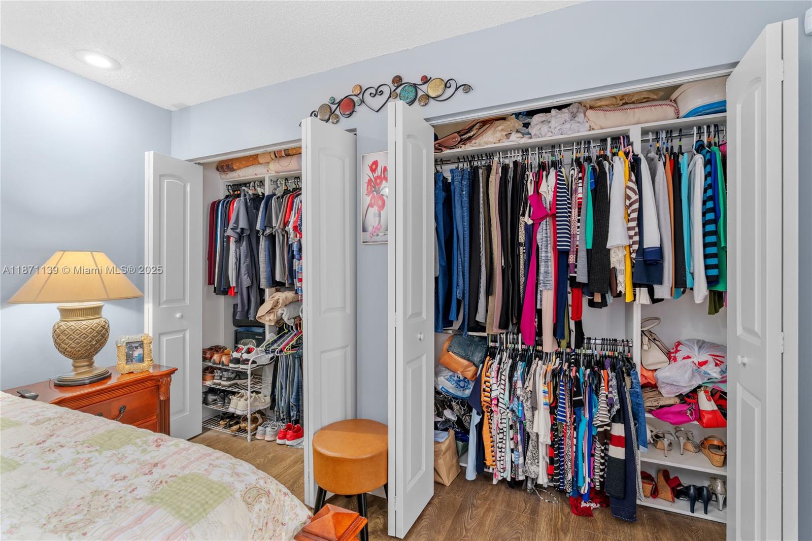 KENDALL LKS E LAKEVIEW TH - Residential