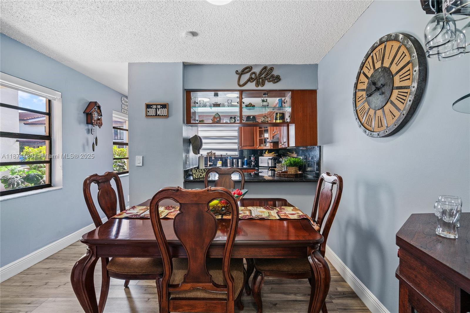 KENDALL LKS E LAKEVIEW TH - Residential