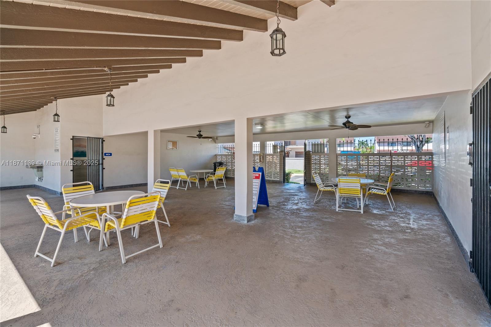 KENDALL LKS E LAKEVIEW TH - Residential