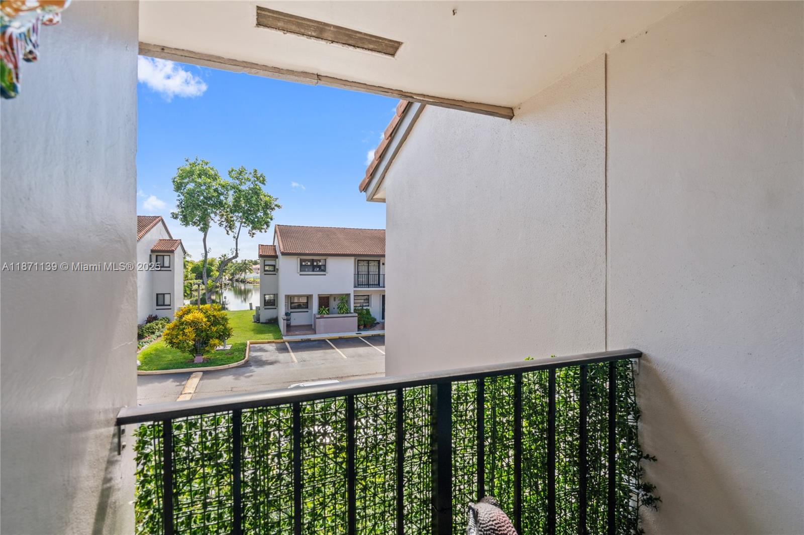 KENDALL LKS E LAKEVIEW TH - Residential