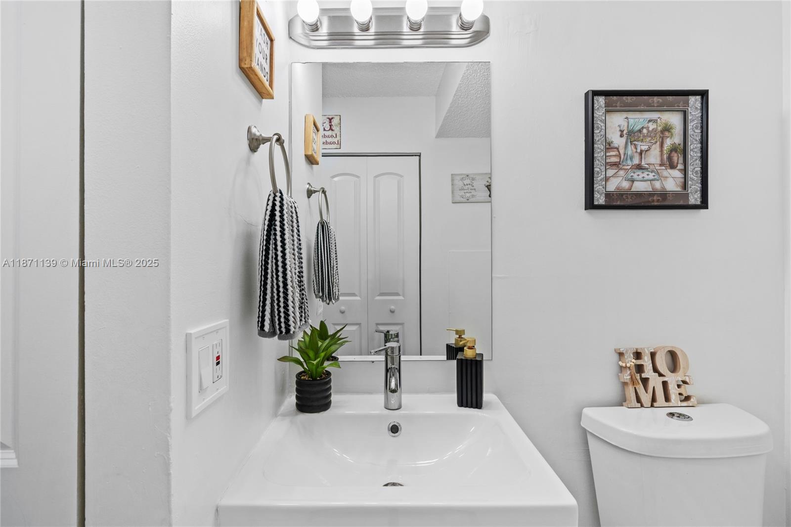 KENDALL LKS E LAKEVIEW TH - Residential