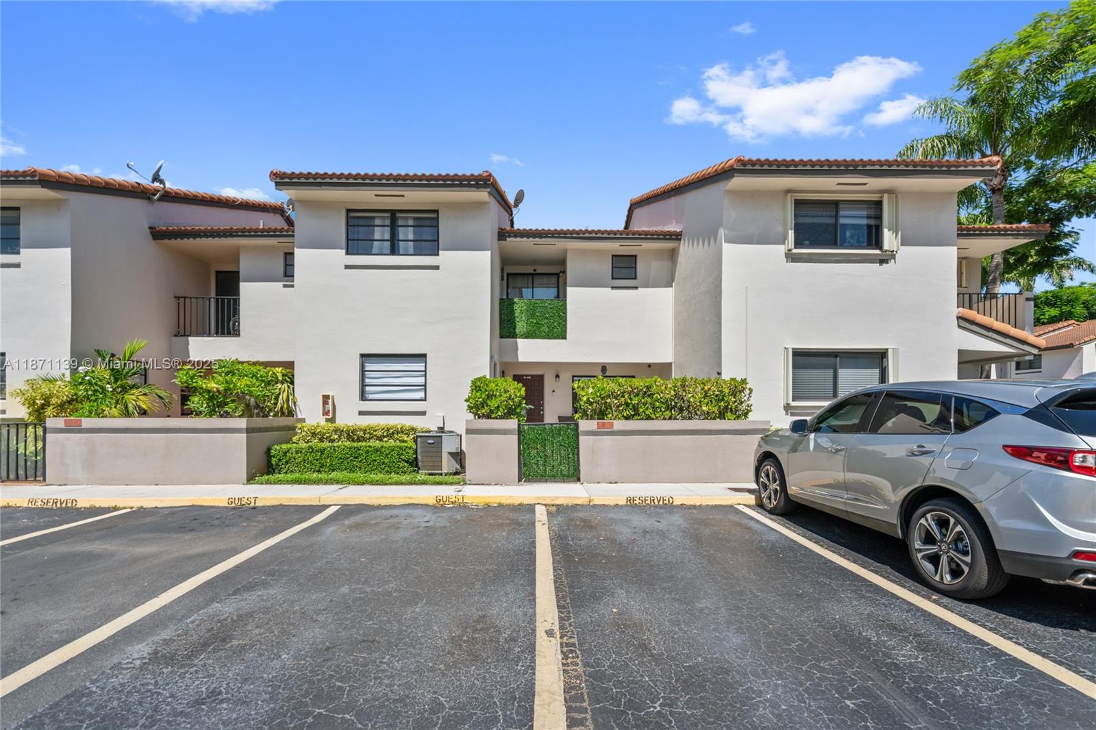 KENDALL LKS E LAKEVIEW TH - Residential