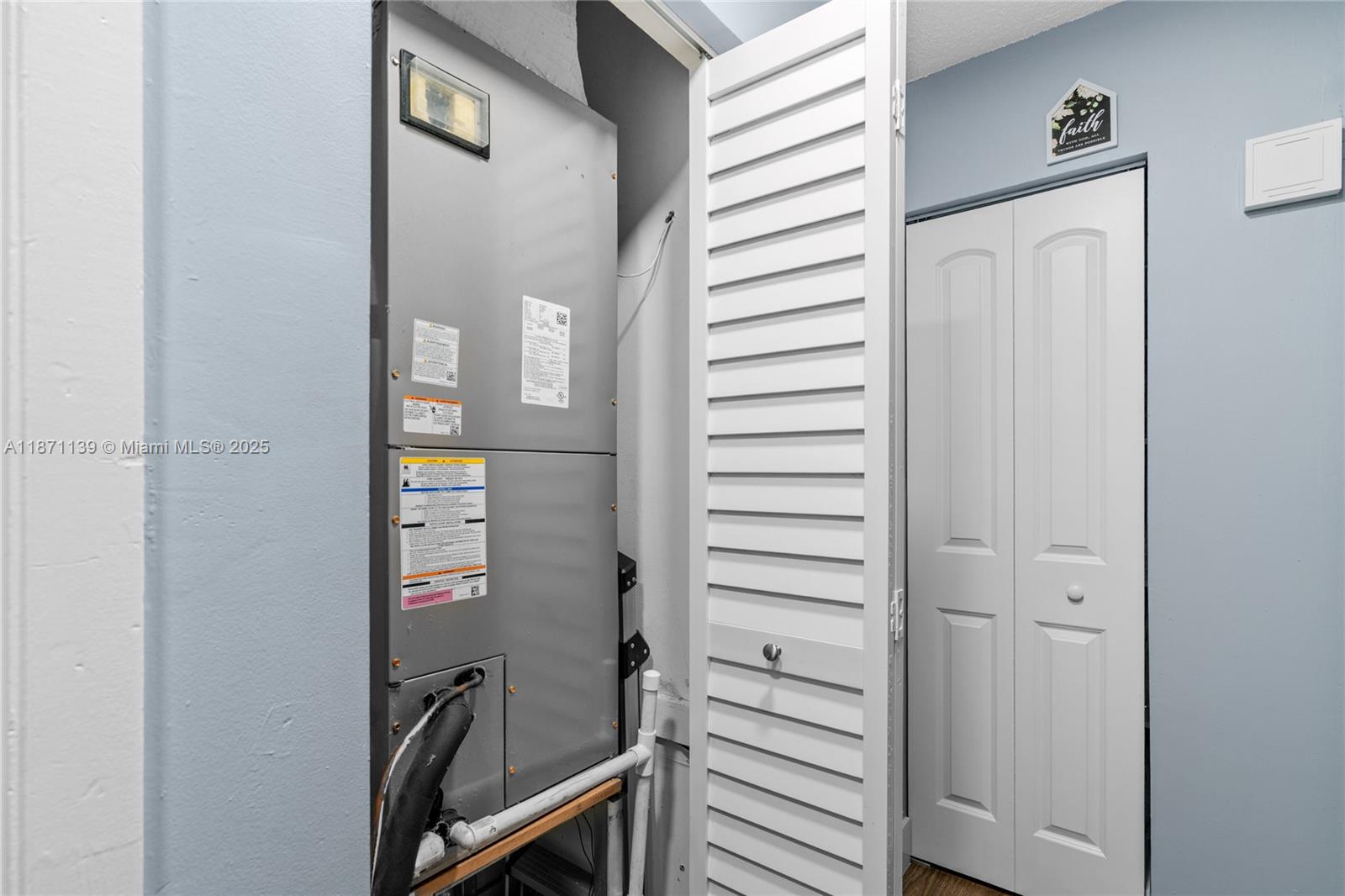 KENDALL LKS E LAKEVIEW TH - Residential