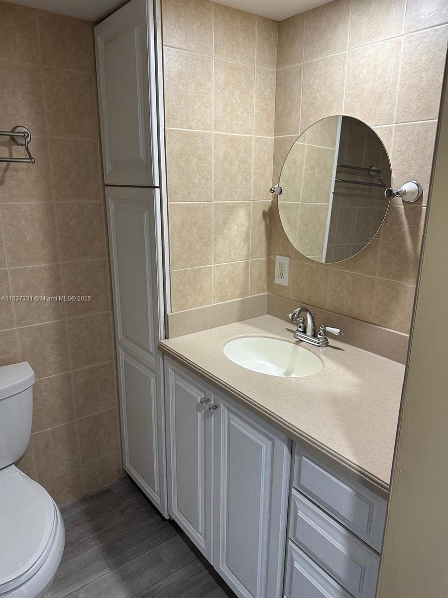 661 N University Dr 1-201