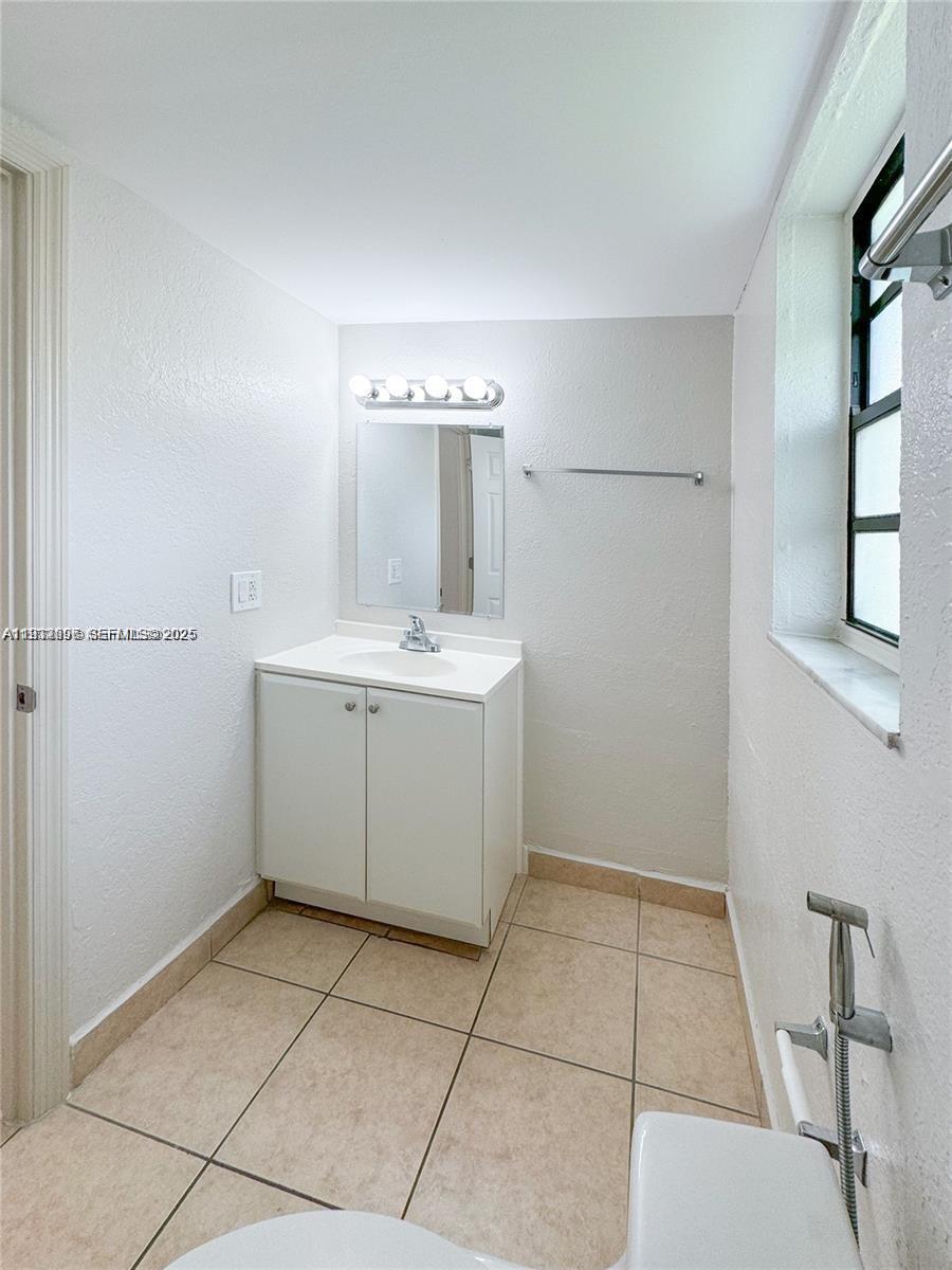 BLEAU GROTTO CONDO - Residential Lease