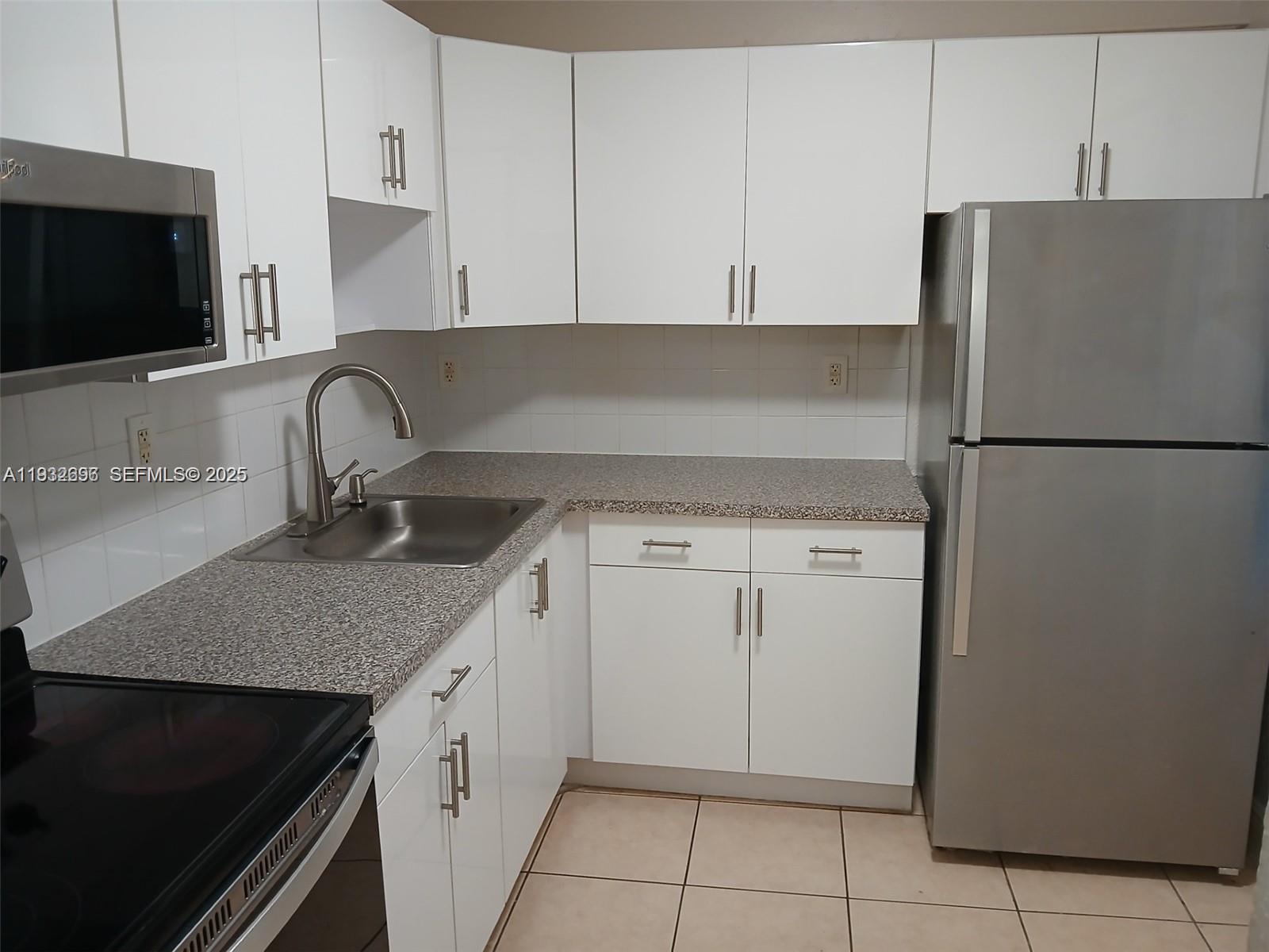 BLEAU GROTTO CONDO - Residential Lease