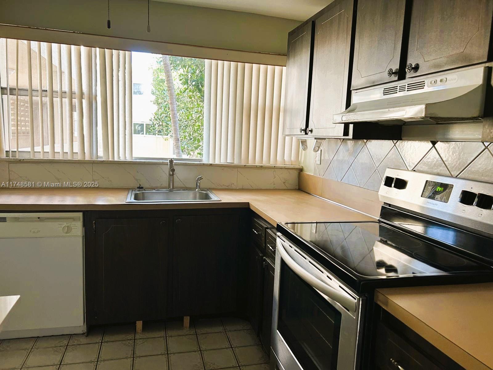 LAKE PARK CONDO NO 1 - BL - Residential