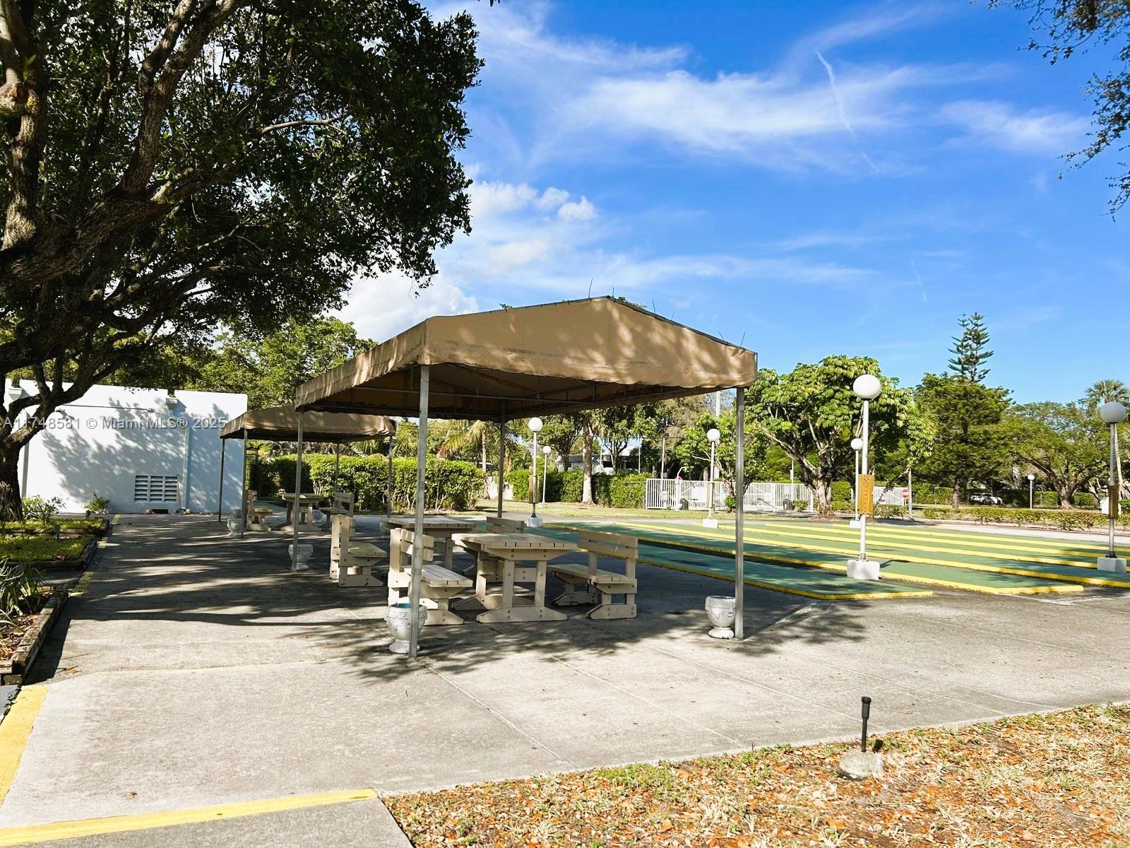 LAKE PARK CONDO NO 1 - BL - Residential