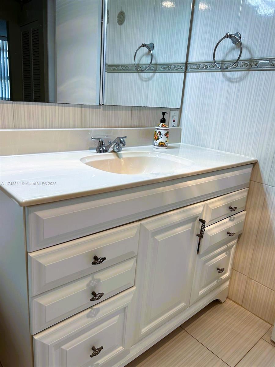 LAKE PARK CONDO NO 1 - BL - Residential