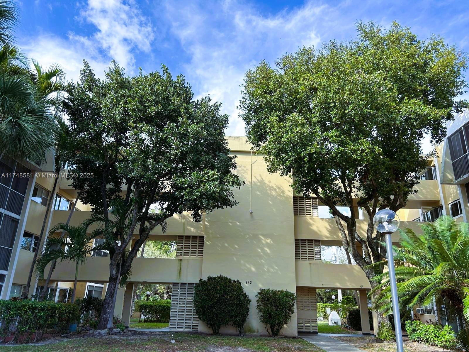 LAKE PARK CONDO NO 1 - BL - Residential