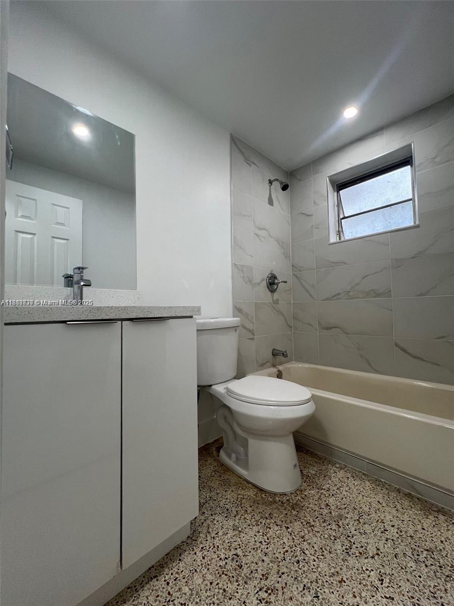 LAWRENCE ESTATE LAND CO - Residential Lease