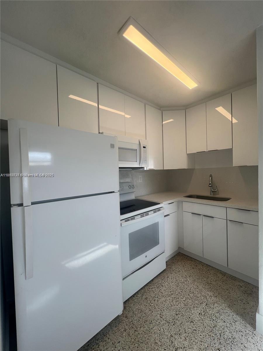 LAWRENCE ESTATE LAND CO - Residential Lease