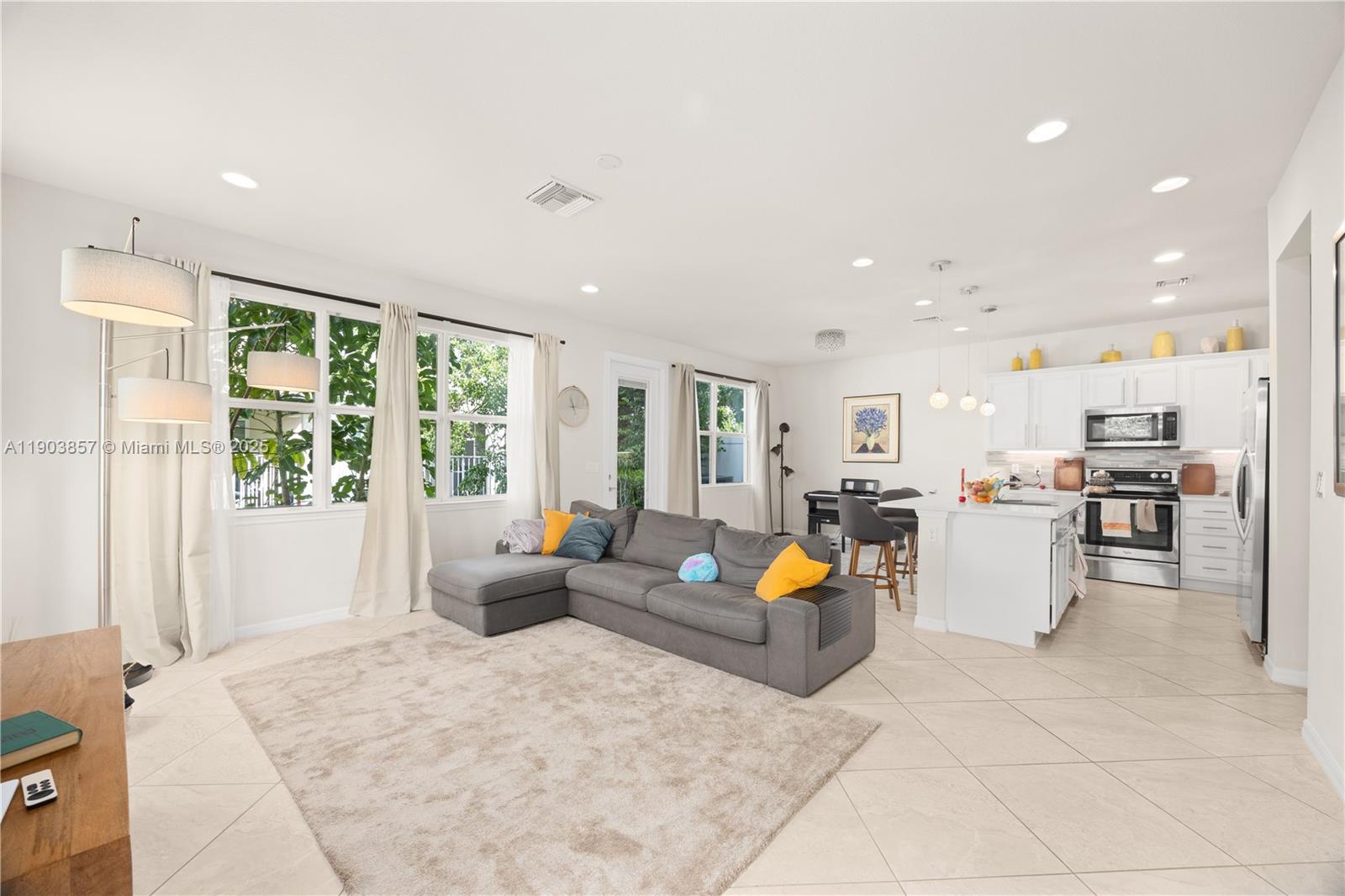 HILLCREST COUNTRY CLUB NO - Residential