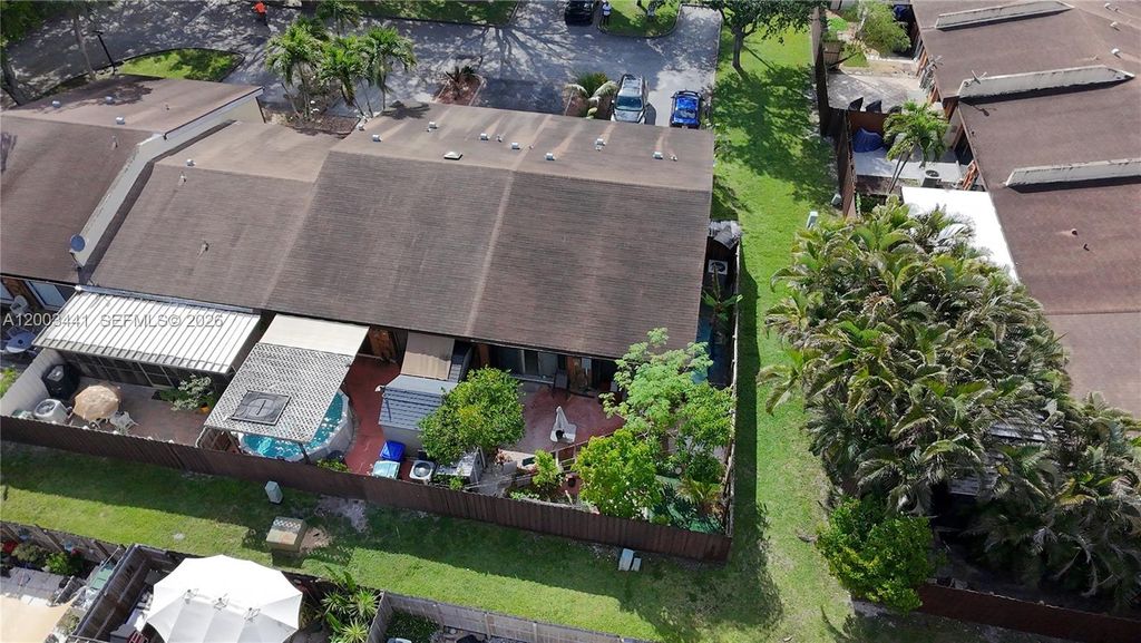 Photo of 10331 Holly Ct, Pembroke Pines, FL 33026 (MLS # A12003441)