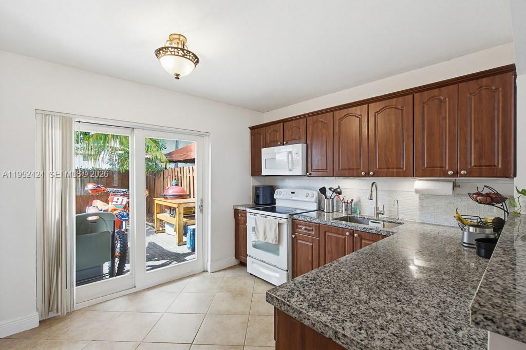 MIRA VILLAS CONDO - Residential