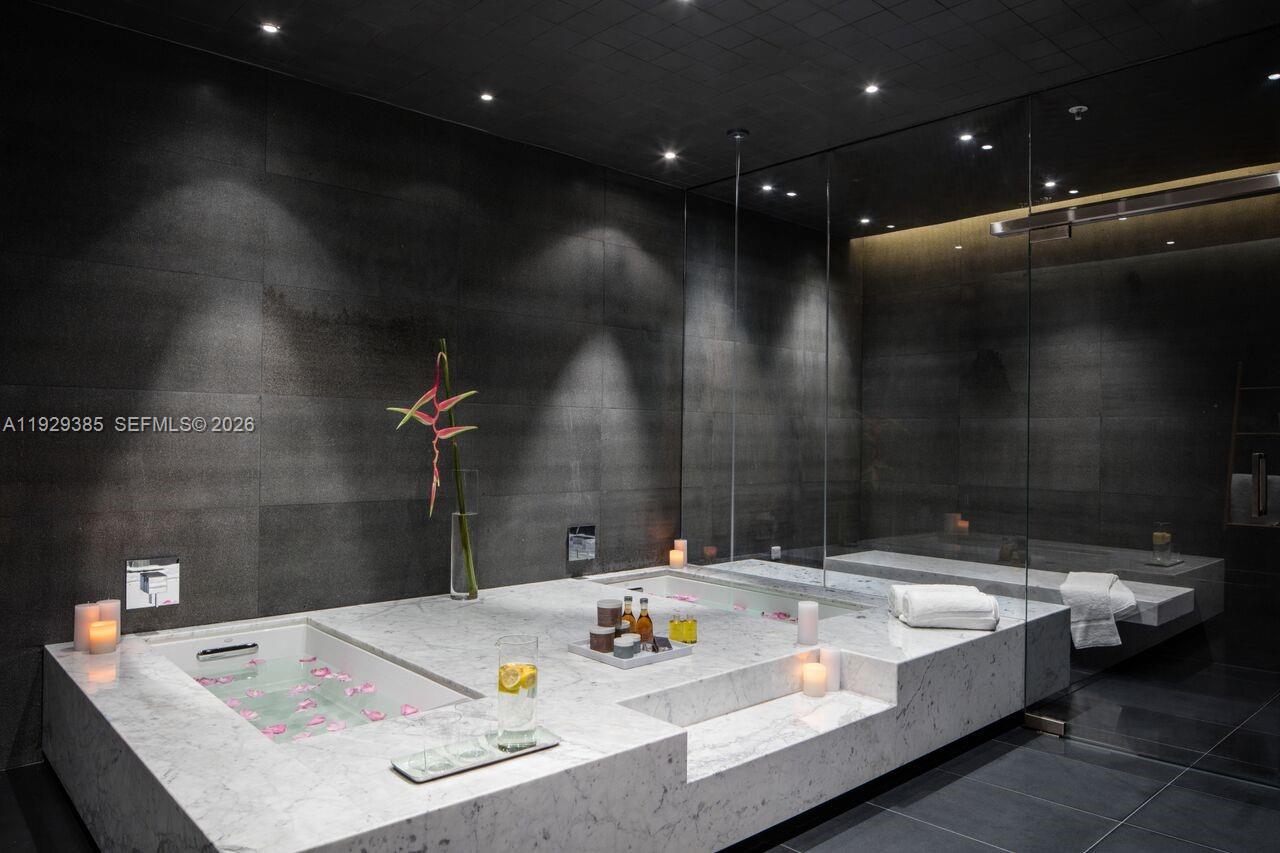 RISE CONDO - Residential