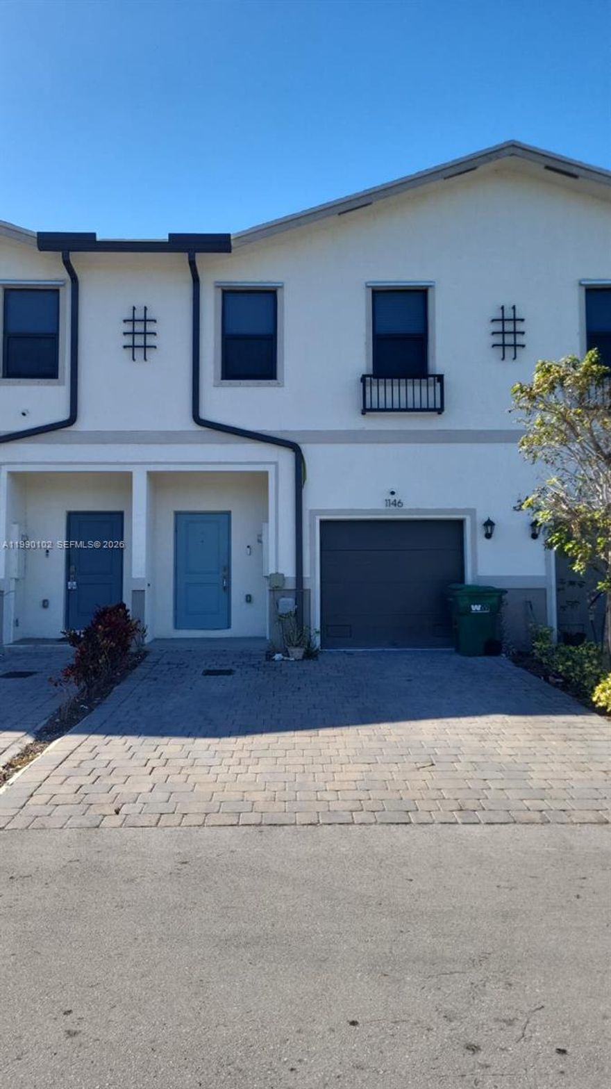 Open Concept Kitchen, with a large Dining Room, 3 bedrooms Townhome. Included washer and dryer, laundry room is on the second floor, beautiful playground, and extensive Green Areas at this community.