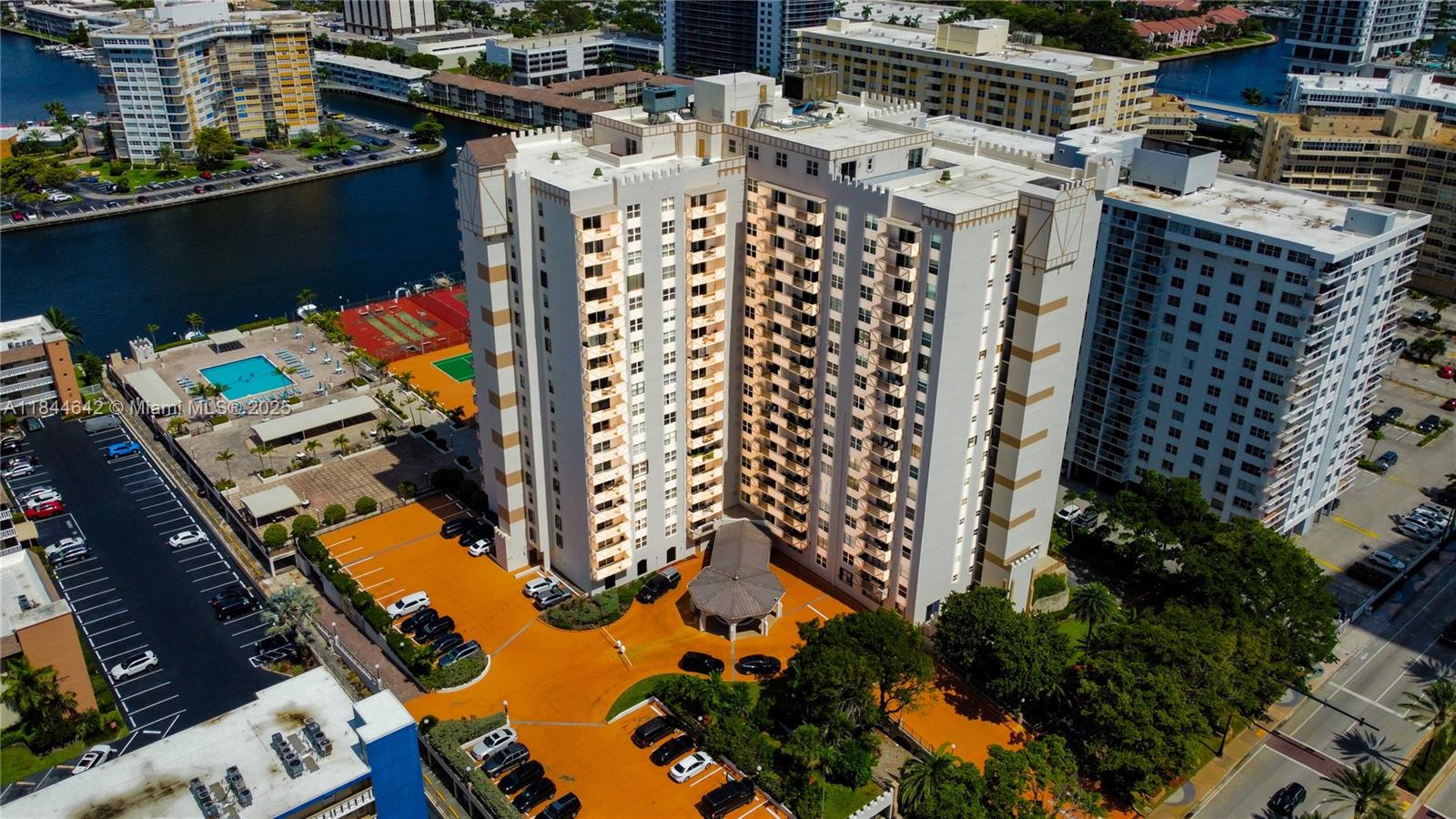 1865 S Ocean Dr 4H, Hallandale Beach, FL, 33009/$315,000 1 1865 S Ocean Dr 4H