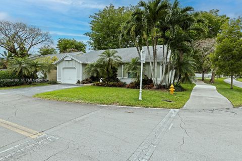 Tiny photo for 14812 SW 140th Pl, Miami, FL 33186 (MLS # A12004180)