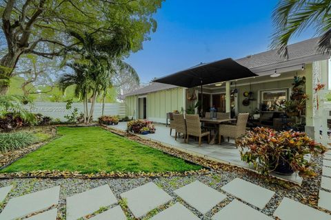 Tiny photo for 14812 SW 140th Pl, Miami, FL 33186 (MLS # A12004180)