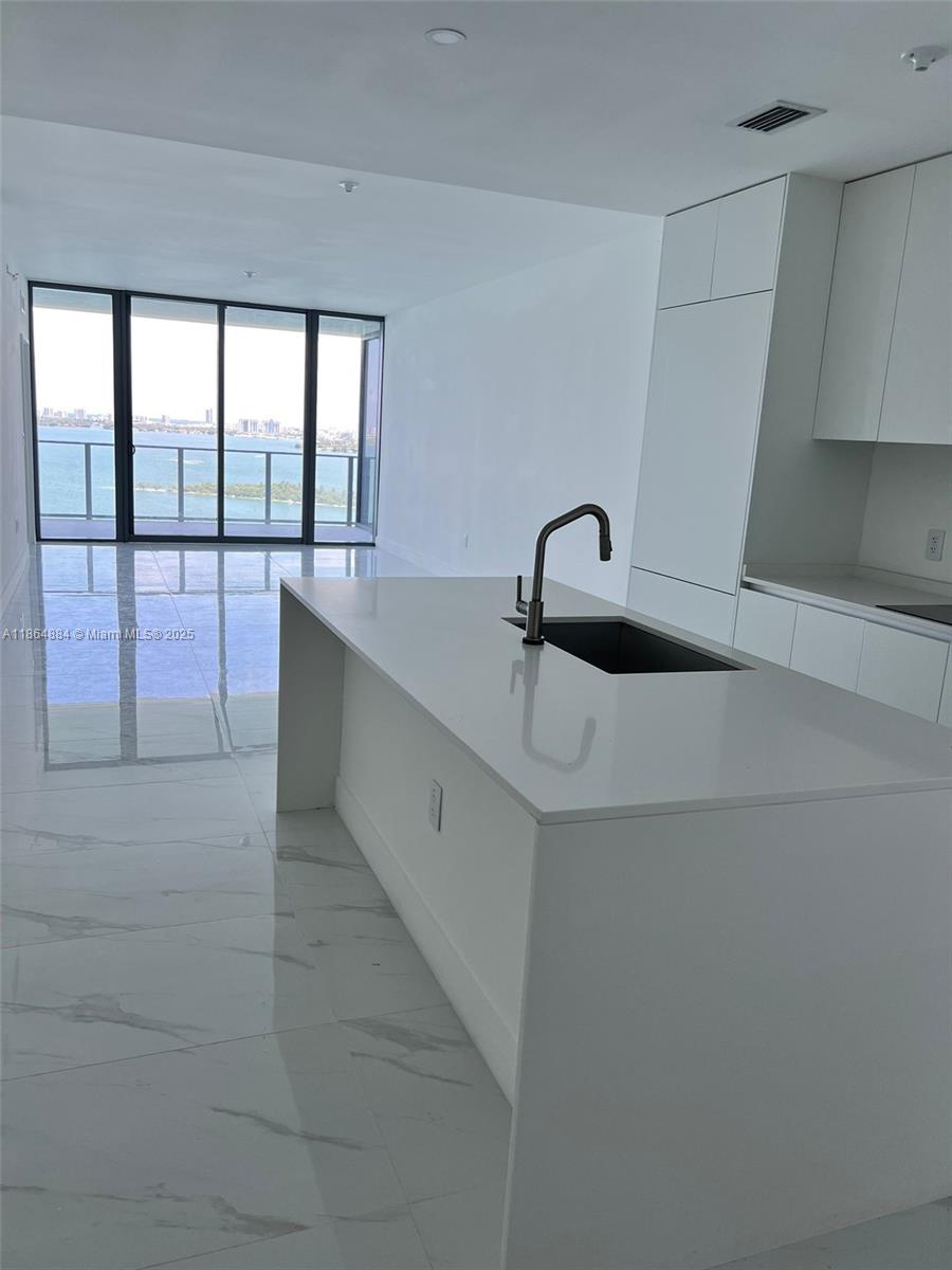 ARIA RESERVE MIAMI - Residential Lease