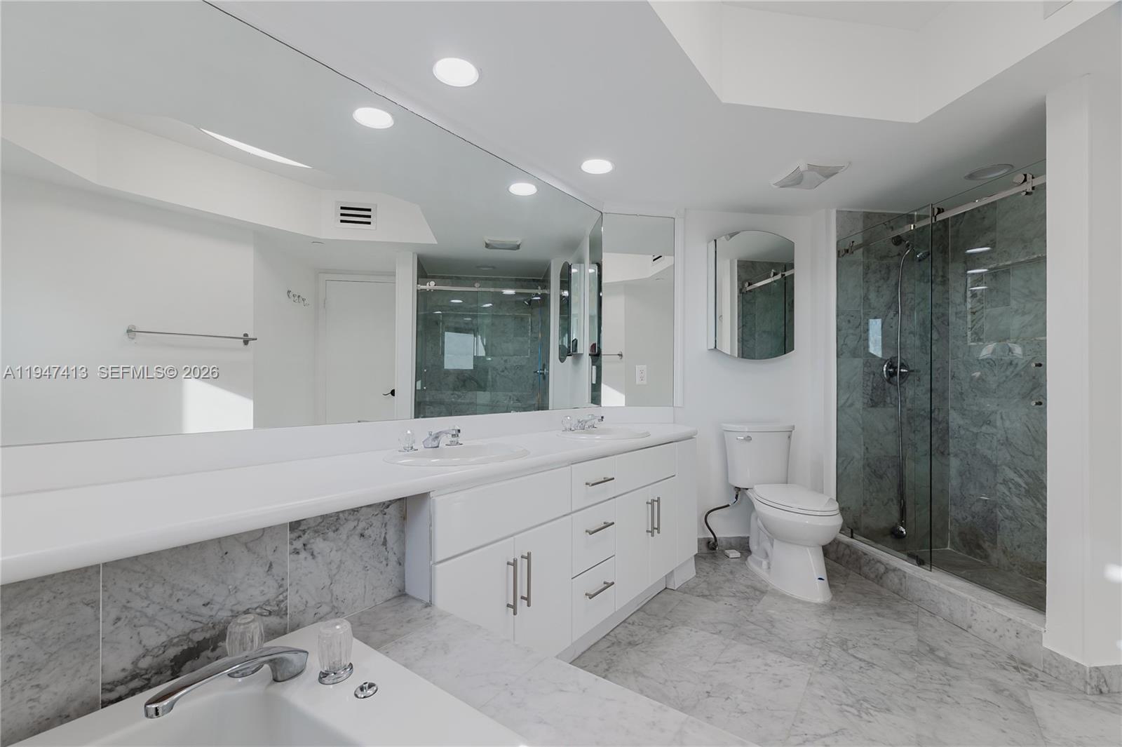 OCEANIA III CONDO - Residential